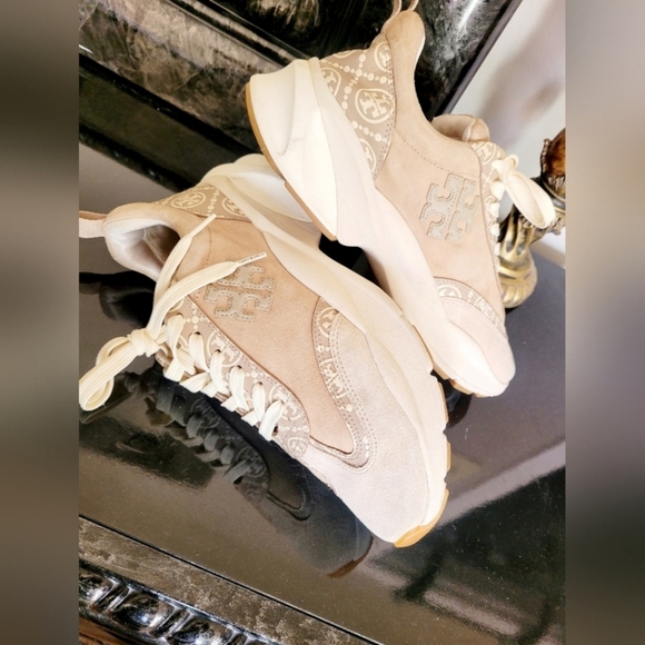 Tory Burch Goodluck T-Monogram Lace Up Sneakers 100% Leather Light Biege US 9.5 - Picture 6 of 16